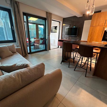 Alison Apartments Премантура Екстериор снимка