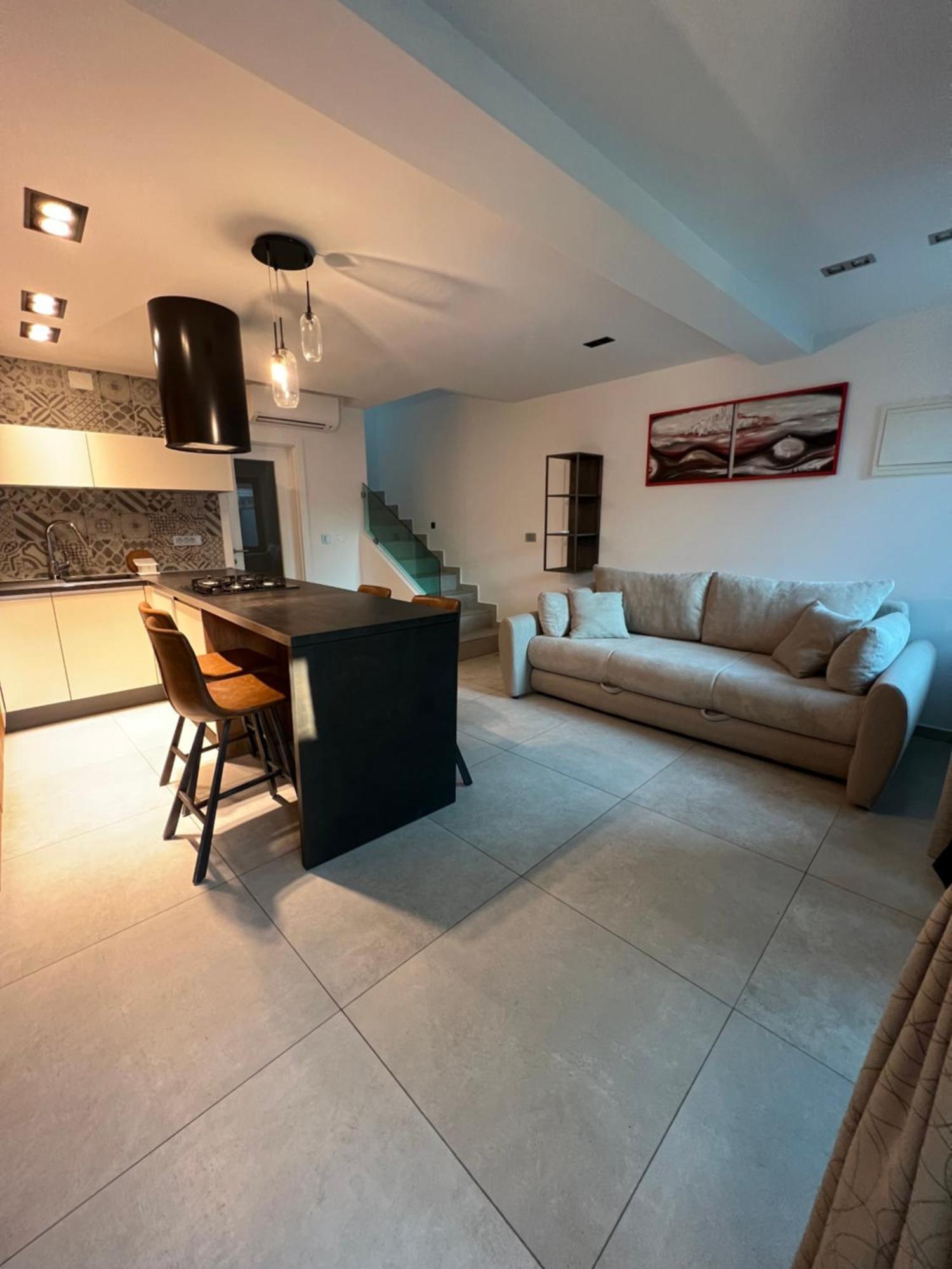 Alison Apartments Премантура Екстериор снимка