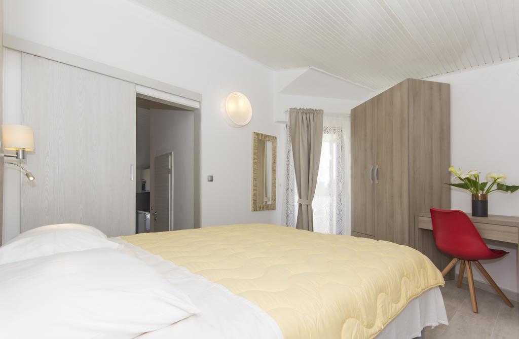 Alison Apartments Премантура Екстериор снимка