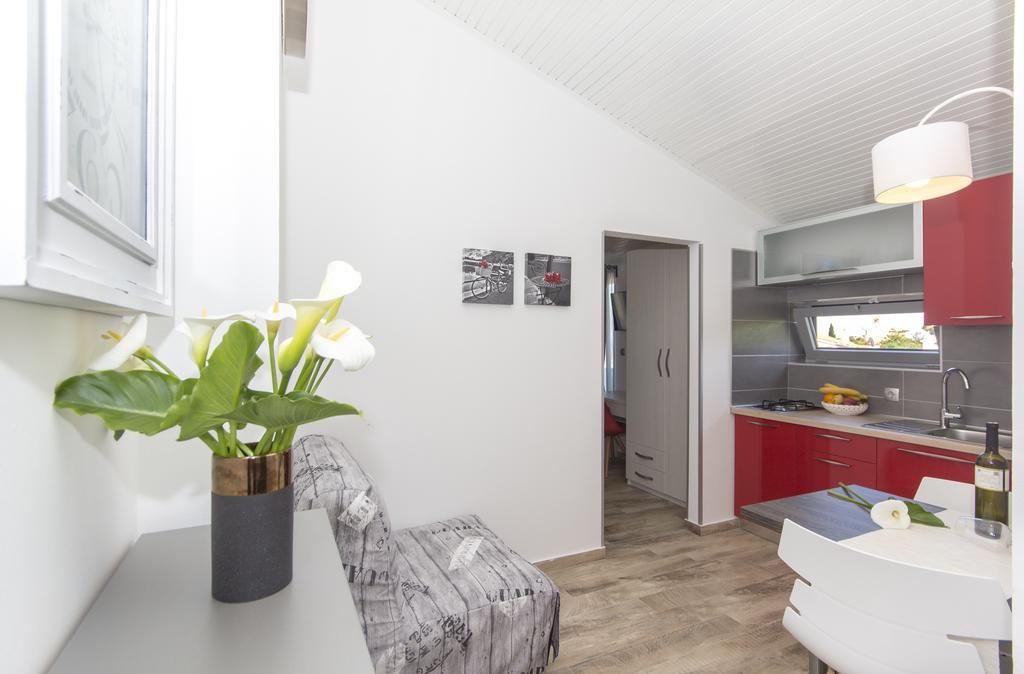 Alison Apartments Премантура Екстериор снимка