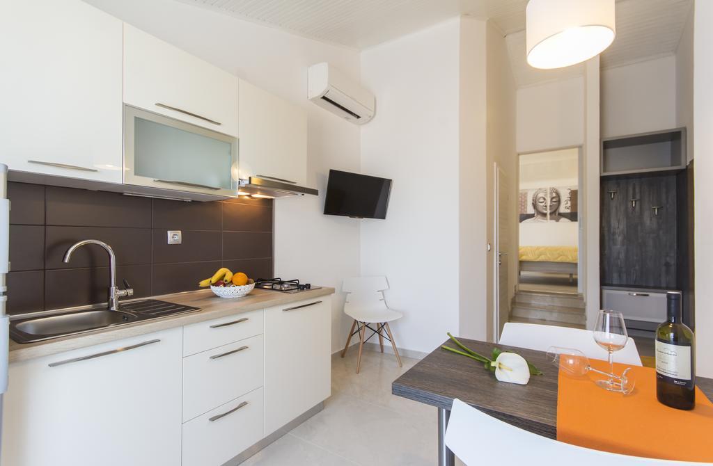 Alison Apartments Премантура Екстериор снимка