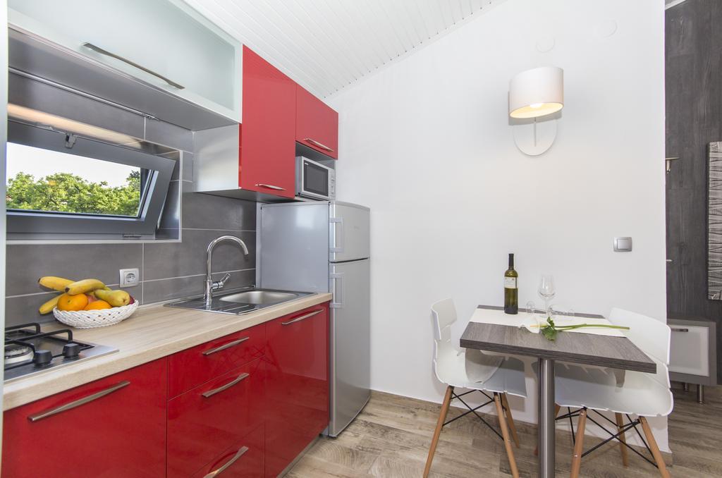 Alison Apartments Премантура Екстериор снимка